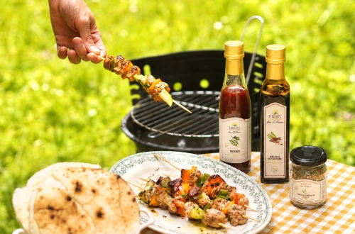 zaatar-sok-z-niedojrzalych-winogron-melasa-z-chleba-swietojanskiego-delikatesy-smaku-liban-qu-foods.webp