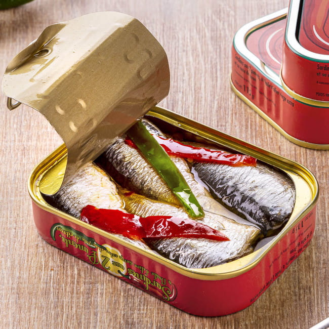 sardynki-w-oliwie-z-oliwek-dwie-papryczki-i-cytryna-3-delikatesy-smaqu-la-belle-iloise.jpg